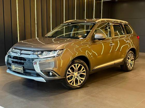 MITSUBISHI OUTLANDER 3.0 GT 4X4 V6 24V GASOLINA 4P AUTOMÁTICO MITSUBISHI OUTLANDER 3.0 GT 4X4 V6 24V GASOLINA 4P AUTOMÁTICO